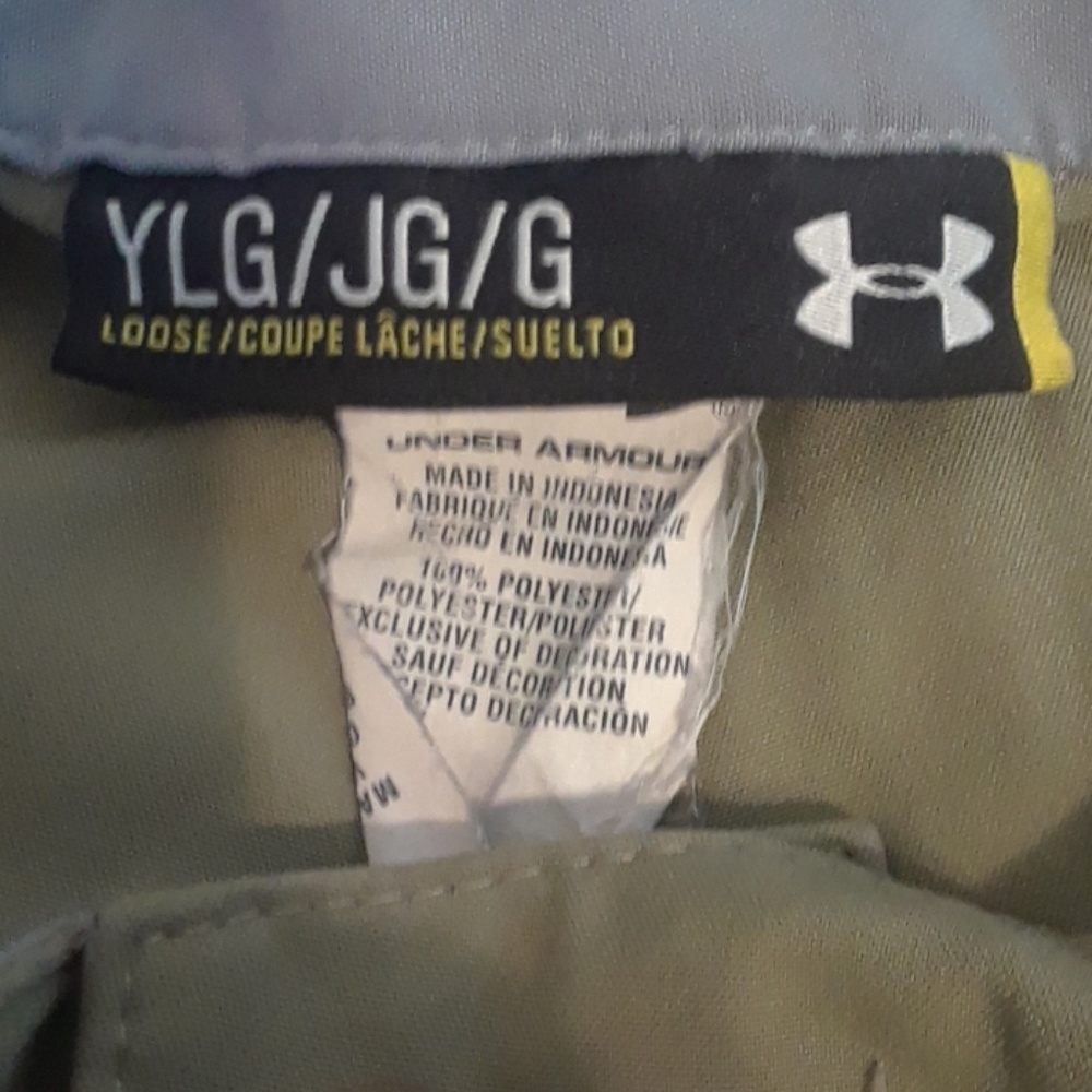 Under Armour Loose Fit Khaki Shorts - Picture 2 of 2